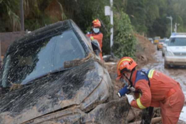 बारिश से घिरे मध्य चीन काउंटी में भूस्खलन के बाद 8 लोग लापता बारिश से घिरे मध्य चीन काउंटी में भूस्खलन के बाद 8 लोग लापता